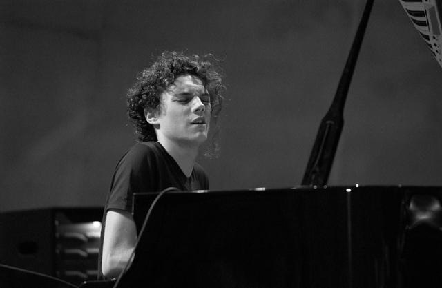 5 remixes essenciais para conhecer o brilhante produtor e pianista Francesco Tristano