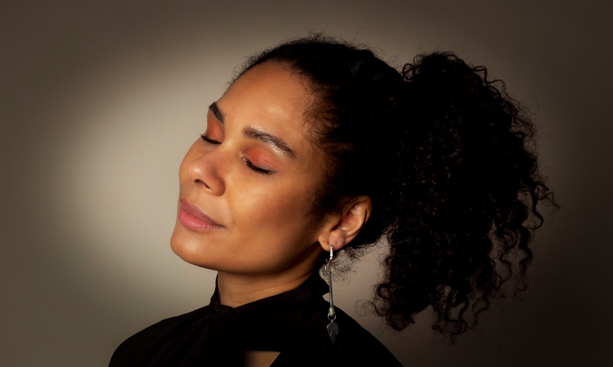 Monaberry recebe o novo EP da alemã-nigeriana JAMIIE